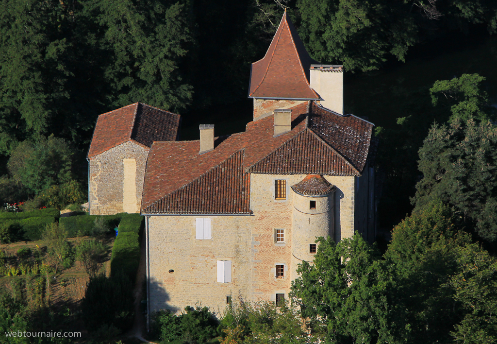 château près de Douelle