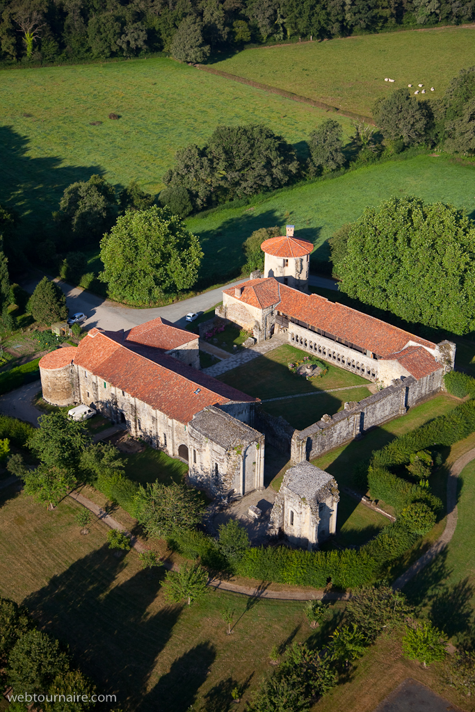 L'abbaye de la Grainetière - Vendée - 95